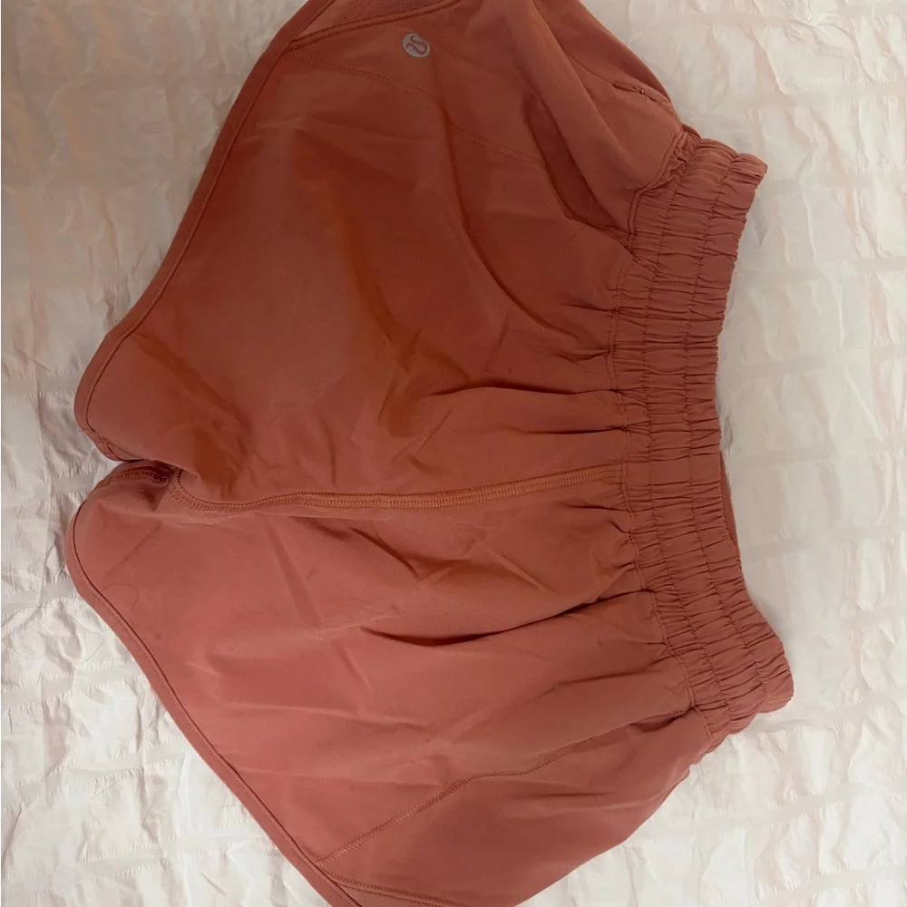 Lululemon 2.5 inch hotty hot shorts size 4